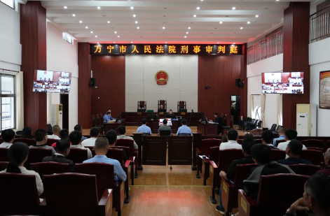 海南省万宁市检察院邀请人民监督员旁听受贿案件庭审
