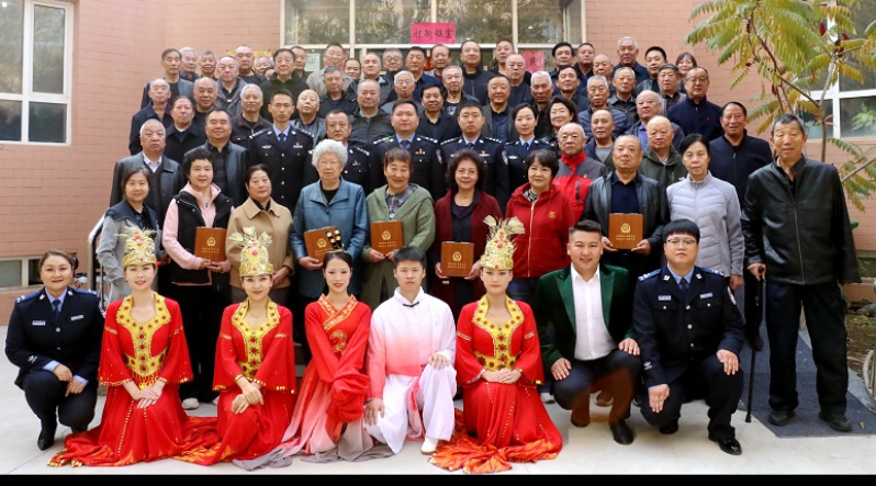 新疆昌吉市公安局组织退休老干部开展“金秋送暖 情满重阳”慰问活动