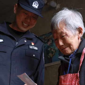 跨越时空的团圆：四川一位派出所所长的重阳节特殊行动