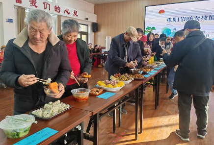 新疆生产建设兵团第七师胡杨河市一二九团：情暖重阳法治护航 民族团结共话幸福