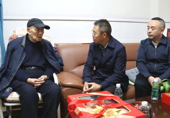 宜宾市检察院举办2025年重阳节尊老敬老座谈会