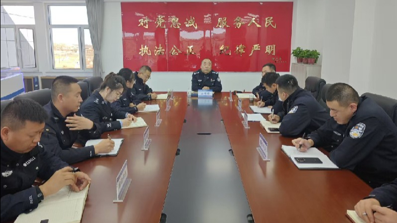 内蒙古乌兰察布市交管支队副支队长王瑞君深入化德县交管大队督导检查