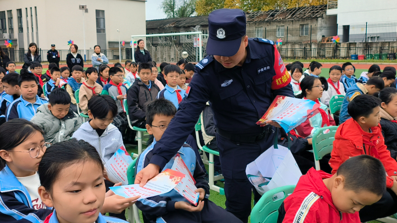 陕西汉滨关庙镇：积极开展“守护平安铁路，共筑安全防线”宣传教育活动