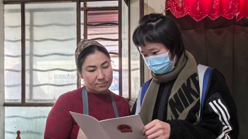 新疆布尔津县司法局阔斯特克镇司法所：借 “集” 普法 把安全知识送到村民身边