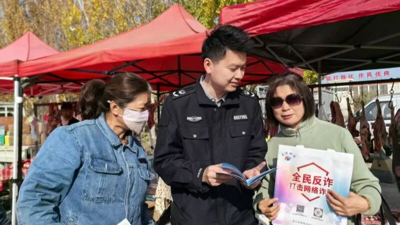 新疆生产建设兵团第七师胡杨河市一二八团司法所集市送“法”温暖民心