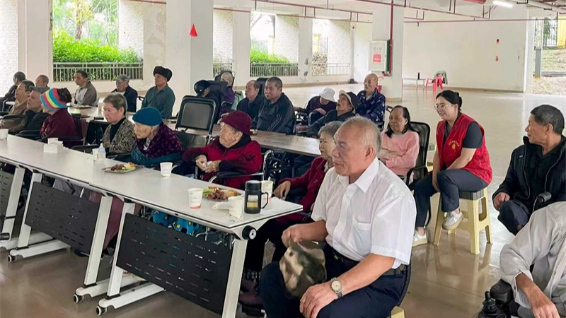 海南白沙法院开展养老服务中心慰问暨反诈宣传活动