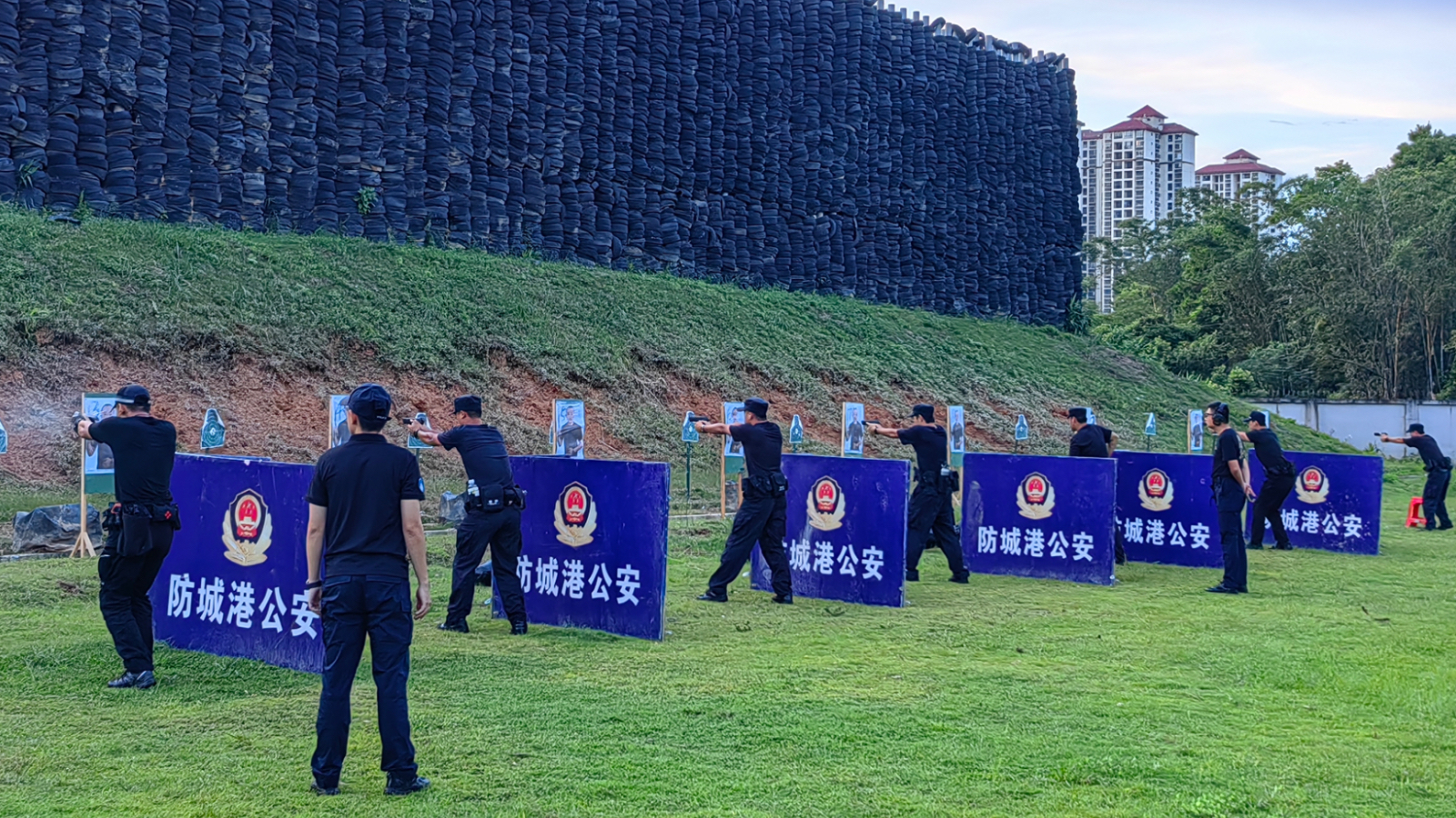 广西防城港：严管厚爱淬警魂 砺兵铸剑锻铁军