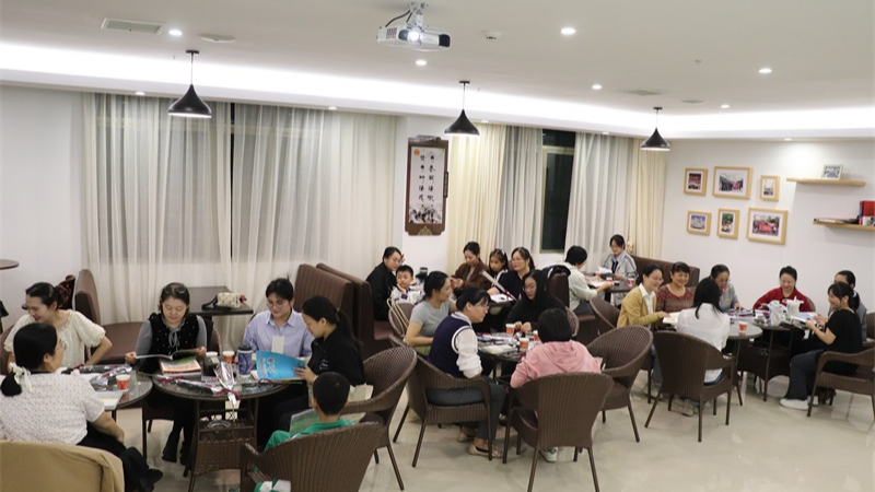 海南省白沙县总工会联合白沙法院开展“玫瑰书香・悦读悦美”女职工主题阅读活动