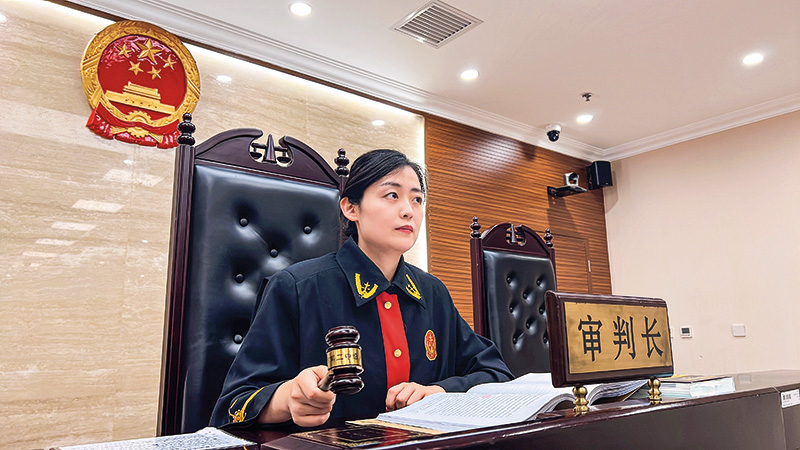 薪火相传的正义之光：女法官常燕的法治传承