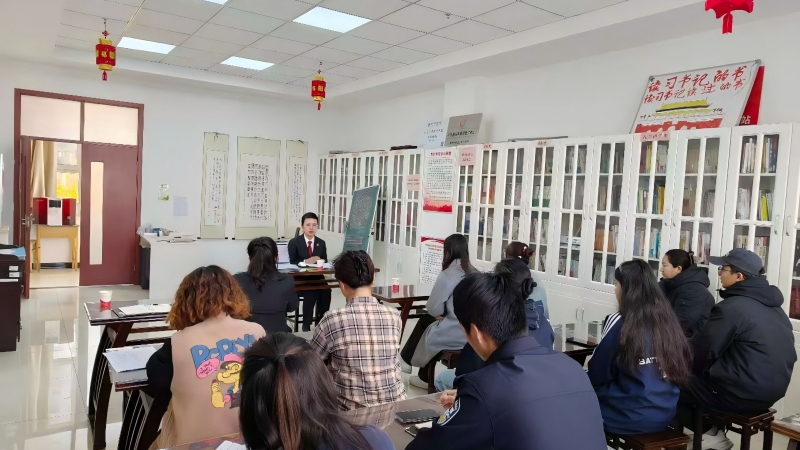新疆乌鲁木齐市头屯河区人民法院走进社区开设《中华人民共和国人民调解法》小课堂
