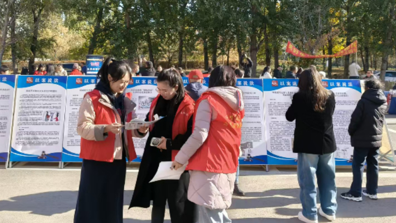 吉林长春绿园海迎社区举办“法治伴您行社区更安宁”普法惠民大集活动