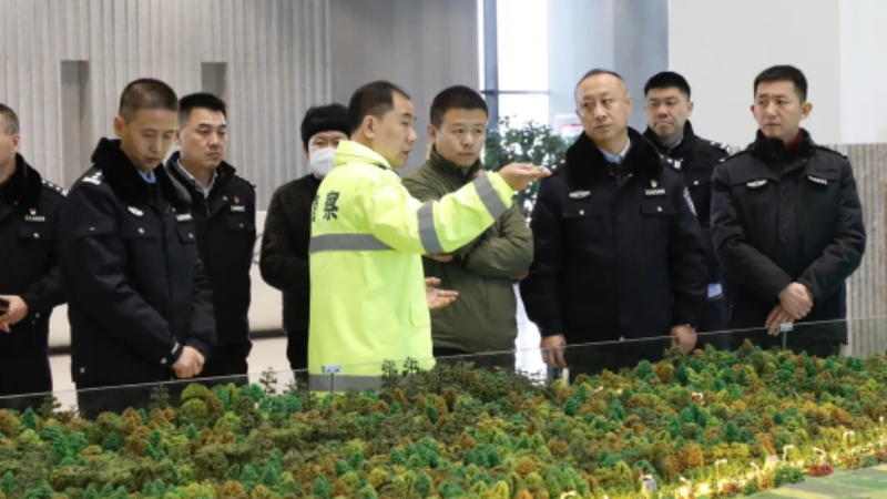 用交警的温度预热冰雪的热度——吉林省长春市公安局交通管理支队走访冰雪旅游场地