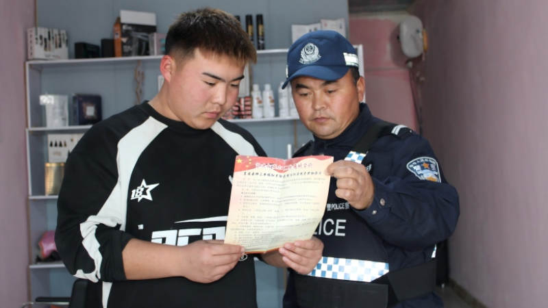 新疆富蕴公安：聚焦“六霸”严打整治 宣讲筑牢平安防线