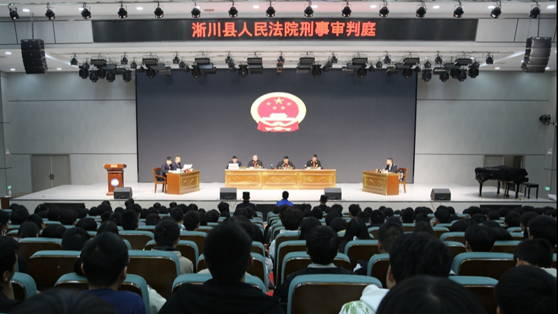 河南省南阳市淅川县法院走进南阳信息工程学院开展普法宣传活动