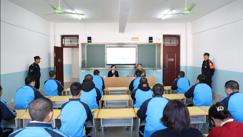 法护幼苗 拥抱阳光——河南省南阳市新野县法院走进启航学校开展普法宣教活动