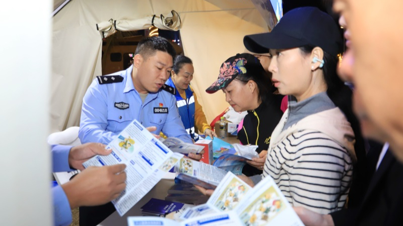 把普法课堂“搬”进露营博览会 海南儋州海花岛上演“反走私宣传新姿势”