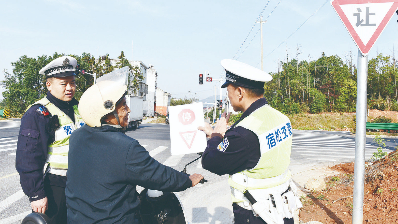 安徽安庆市：路口精准宣讲