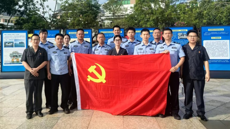 海南保亭法院组织干警参观主题巡展 为自贸港封关运作凝聚法治力量