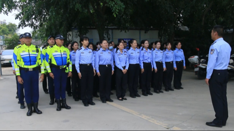 海南东方首支女子骑警队培训开班
