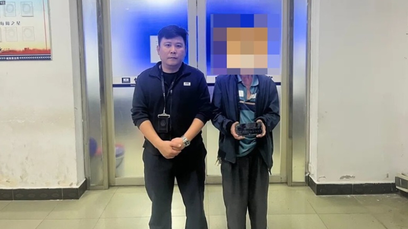 手机遗落藏“真金” 海南琼海民警快速帮寻回