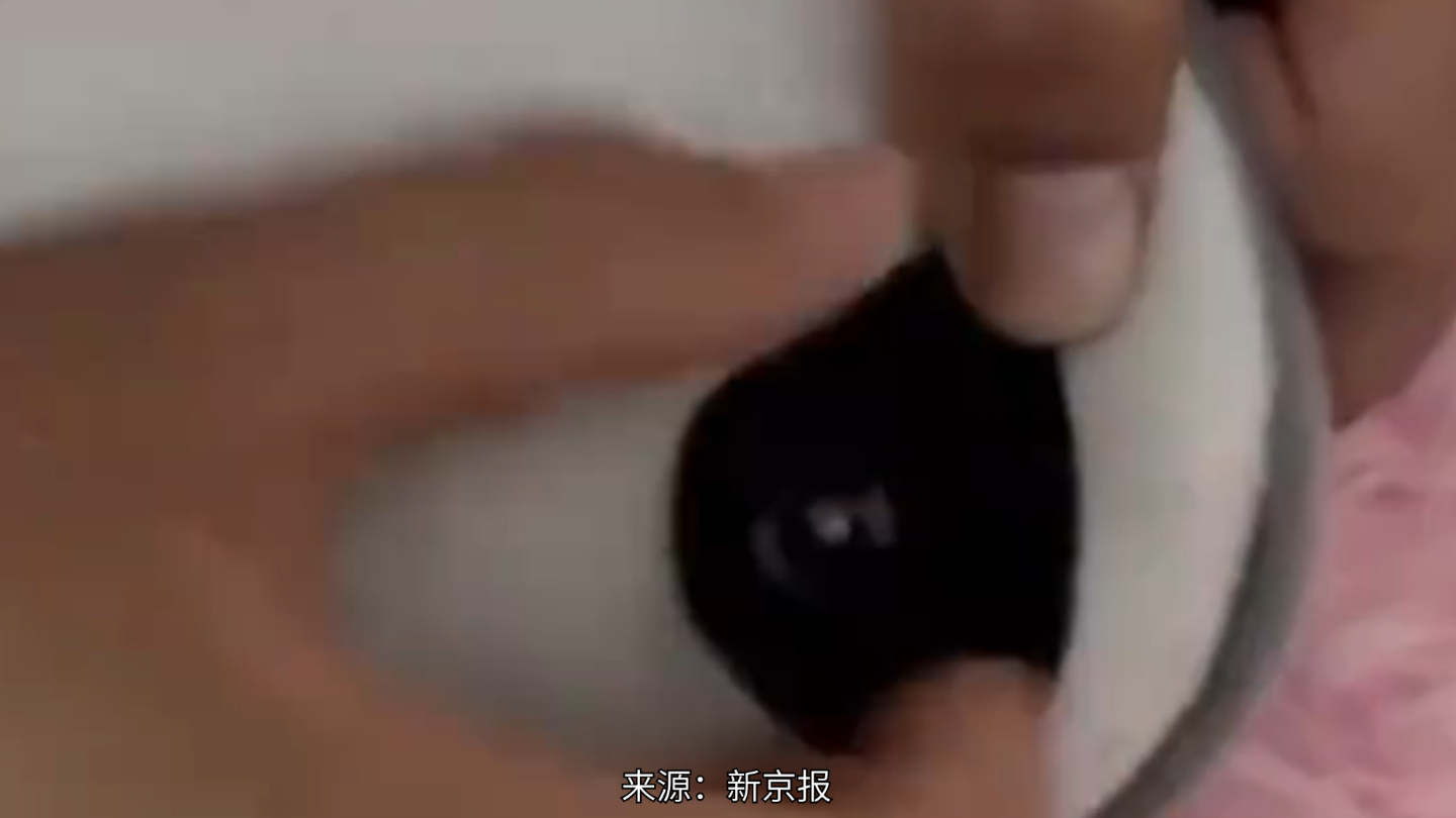 女子网购玩偶发现眼睛内疑有摄像头