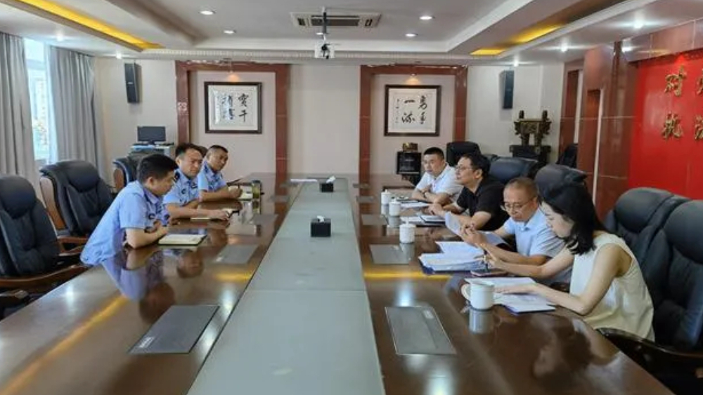 马边公安：“三山警务”融警心 护佑彝乡企兴行