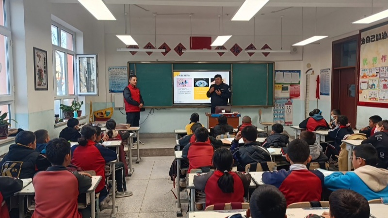 新疆巩留县司法局牛场司法所：部门联动齐发力 禁毒反邪保平安