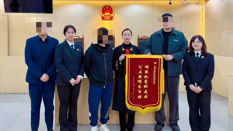 火锅店合伙“闹掰”，好友对簿公堂！看法院如何“调”出一面锦旗