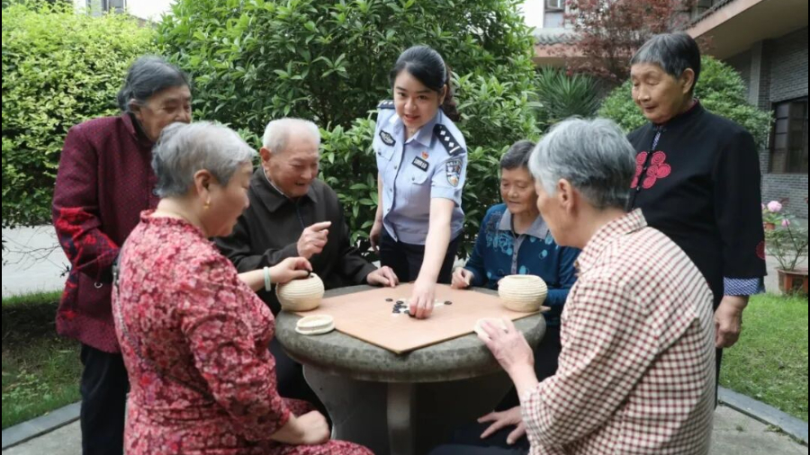 杨方圆：绽放在嘉陵江畔的“社区警花”