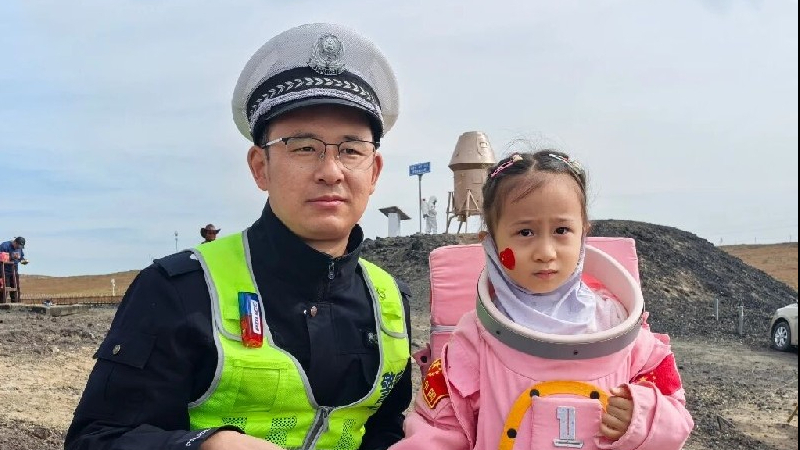 内蒙古察右后旗交管大队强化“一老一小”宣传力度 筑牢交通安全防线