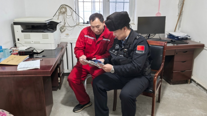 新疆阿勒泰边境管理支队福海边境管理大队：普法宣讲进企业 法治护航暖民心