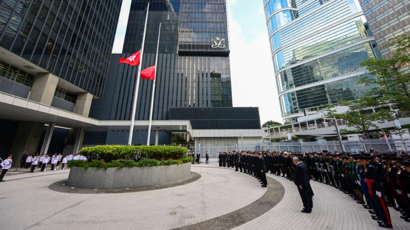 香港特区政府为大埔火灾遇难者举行悼念活动 市民自发参加悼念