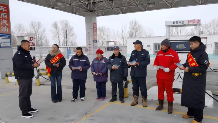 新疆阿勒泰地区福海县司法局走进企业开展“宪法宣传周进企业”系列活动