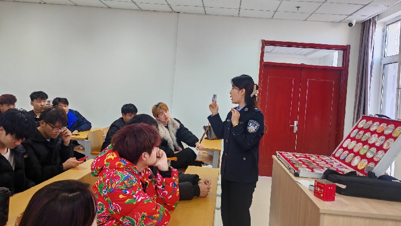 内蒙古乌兰察布市公安局集宁分局联合市强制隔离戒毒所开展“禁毒防艾进校园，社会共治护青春”活动