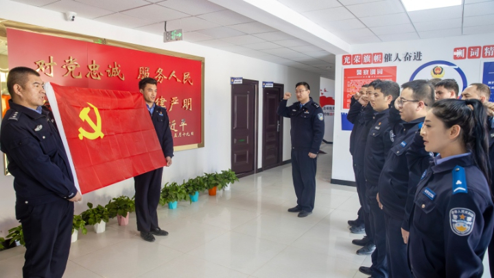 新疆喀什地区伽师县公安局城区派出所：“服务升级”与“队伍同心”