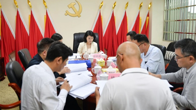 海南省琼海市检察院召开党组理论学习中心组学习会