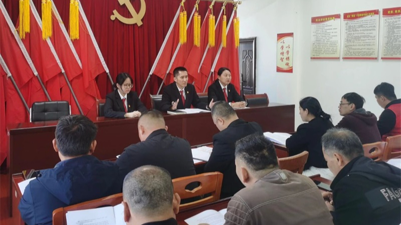 海口琼山法院三门坡法庭党支部深入社区宣讲党的二十届四中全会精神