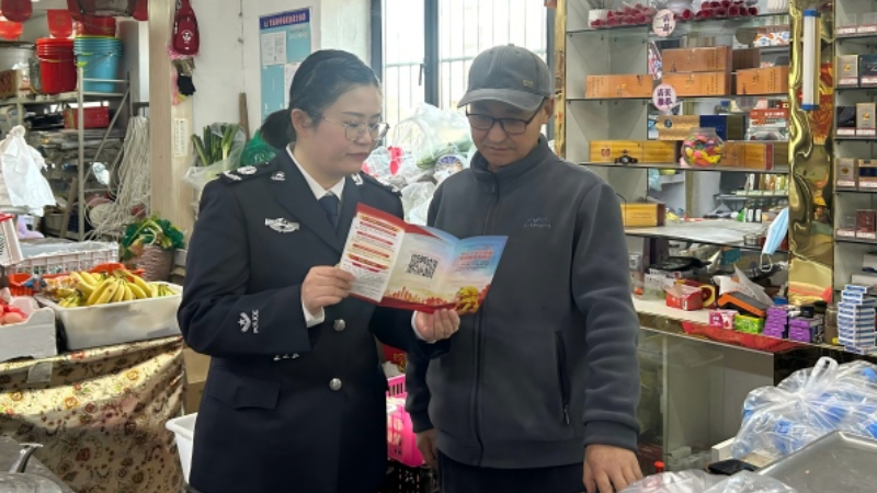 新疆阿勒泰地区福海县解特阿热勒镇：宪法宣传拉开帷幕 法治精神浸润万家