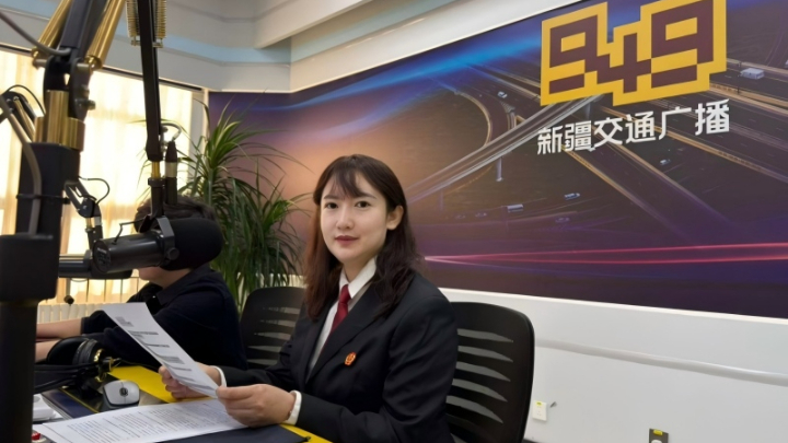 新疆乌鲁木齐市头屯河区人民法院把“司法便民直通车”开进百姓心坎里