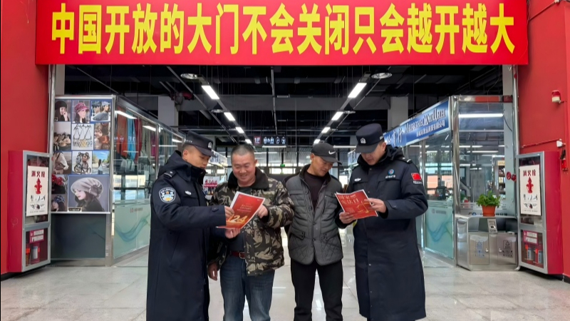 新疆出入境边防检查总站巴克图边检站：宪法精神耀国门 法治力量护通途