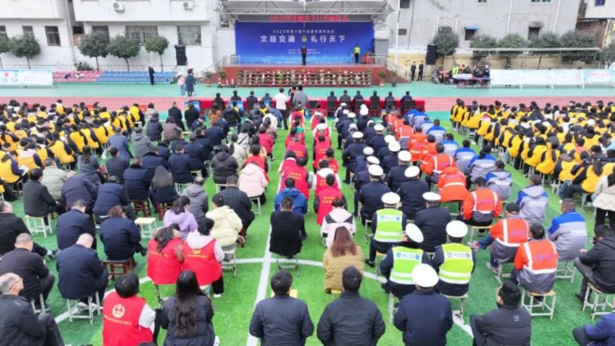 “一校四镇”齐行动——河南省南阳市桐柏县第十四个全国交通安全日宣传全面铺开