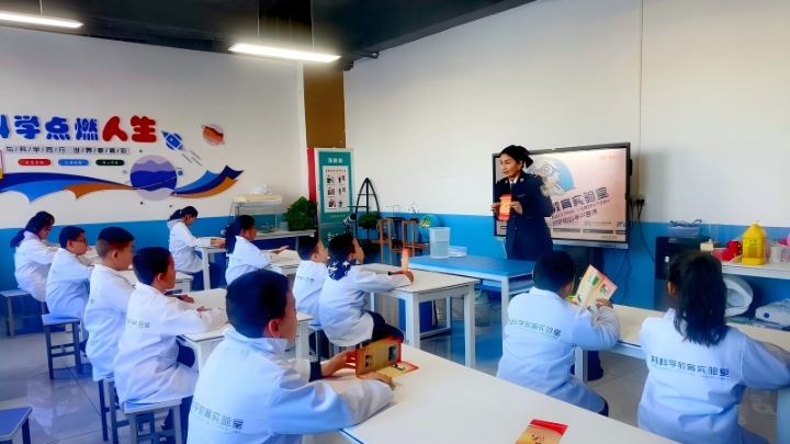 新疆阿勒泰地区富蕴县库额尔齐斯镇司法所： “宪法”赋能“科学” “法治”护航“青春”