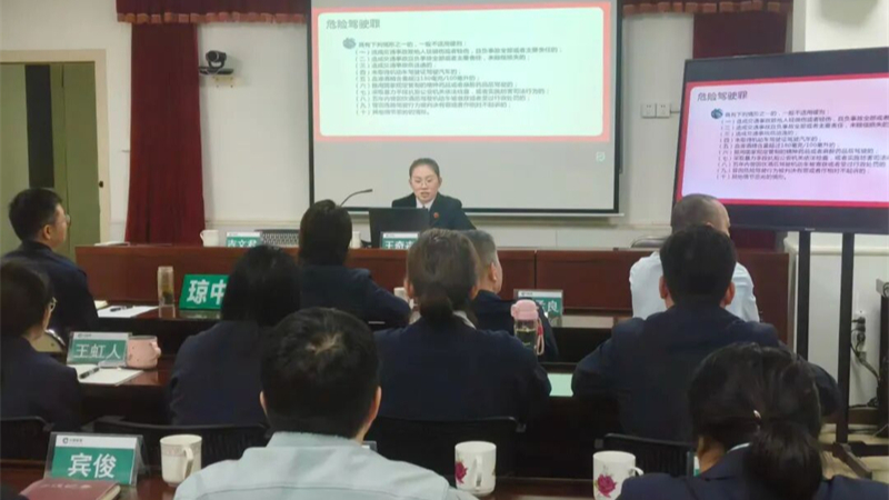 海南琼中检察院为企业职工上法治教育课 筑牢职务犯罪“防火墙”
