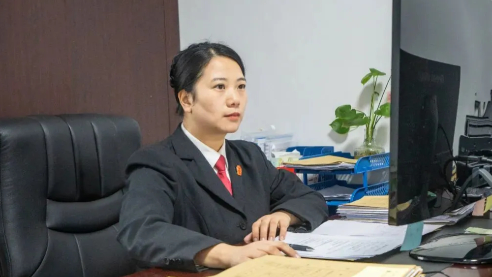 内江｜杨维蓉：法官+警属，天平两端皆是深情