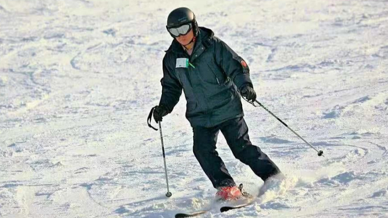 老年人免费滑雪引热议，高风险运动该不该有“年龄限”？