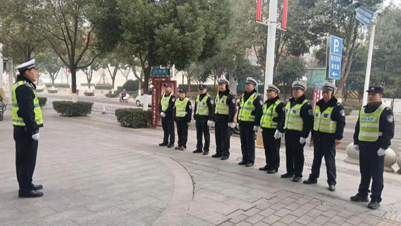 河南省南阳市方城县公安局交通管理大队： 严查严管！城区交通秩序整治进行时