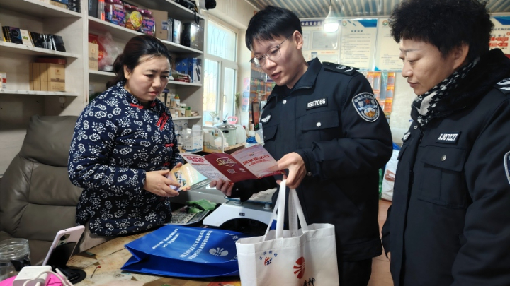 新疆生产建设兵团第七师胡杨河市一三七团司法所：兵地联动促法治 送法上门暖民心