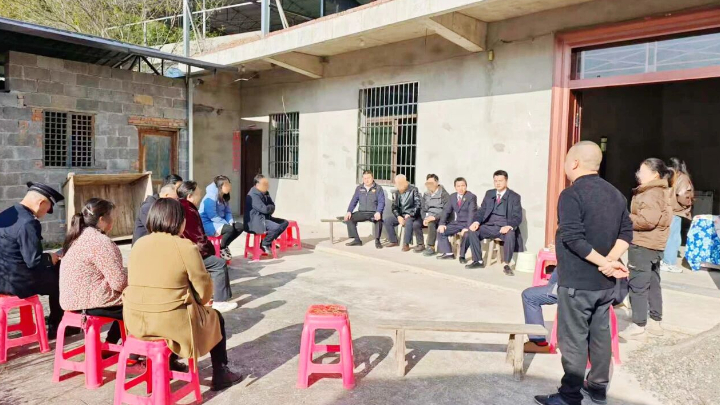 “院坝”听证解纠纷，亲邻又拾亲邻情