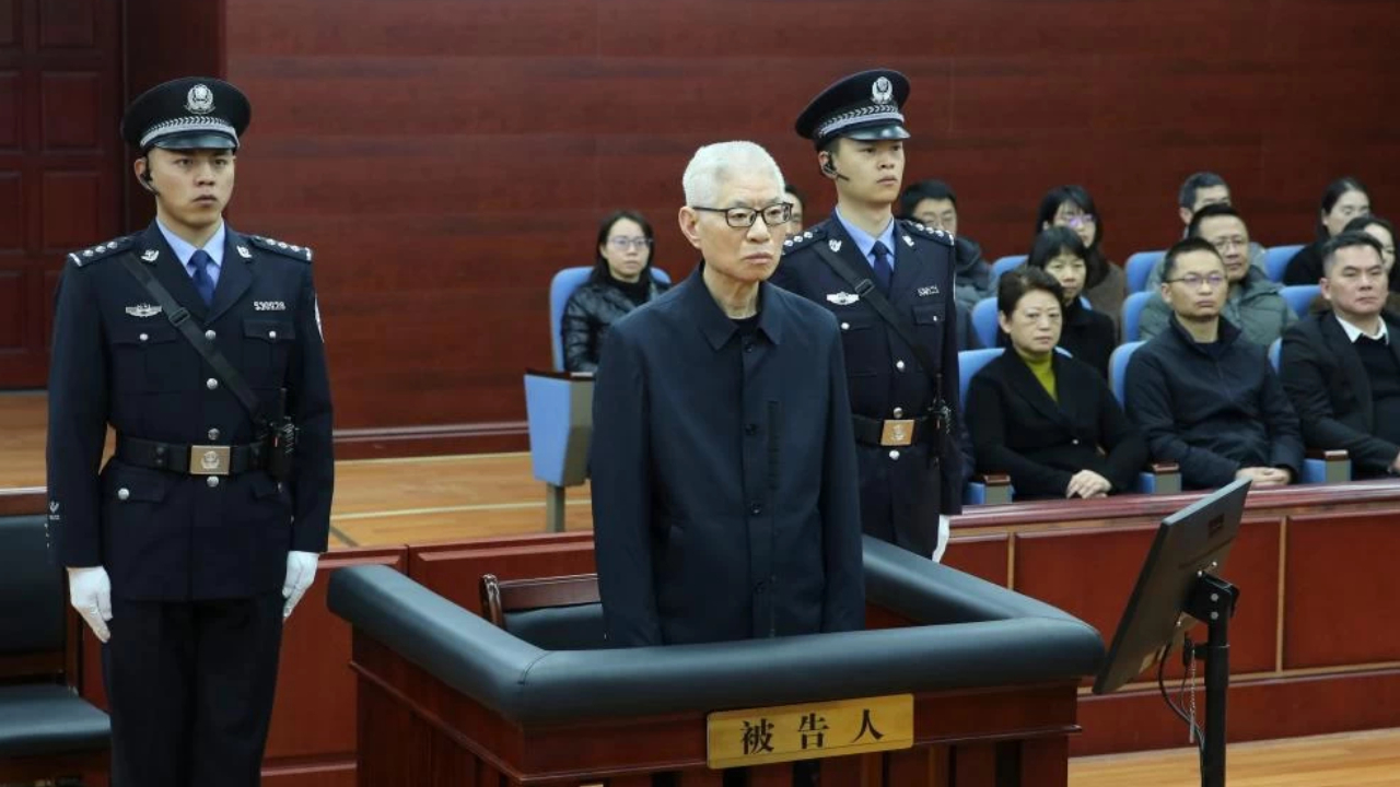 非法收受财物6500万 崔保华一审被判十四年