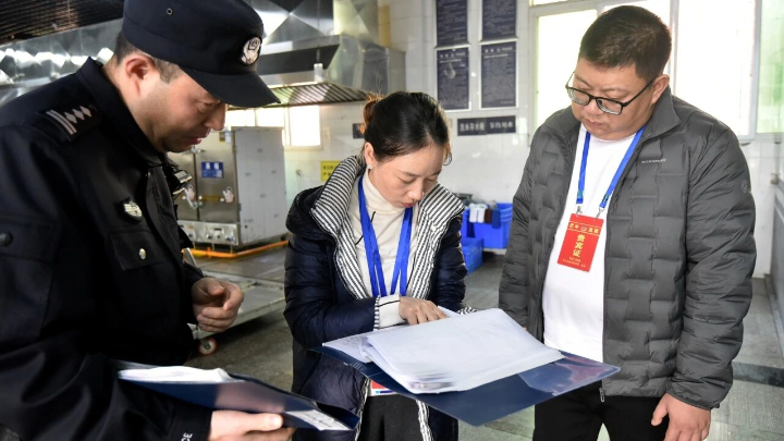 “把脉问诊”进行中，用“食”力护航安全！